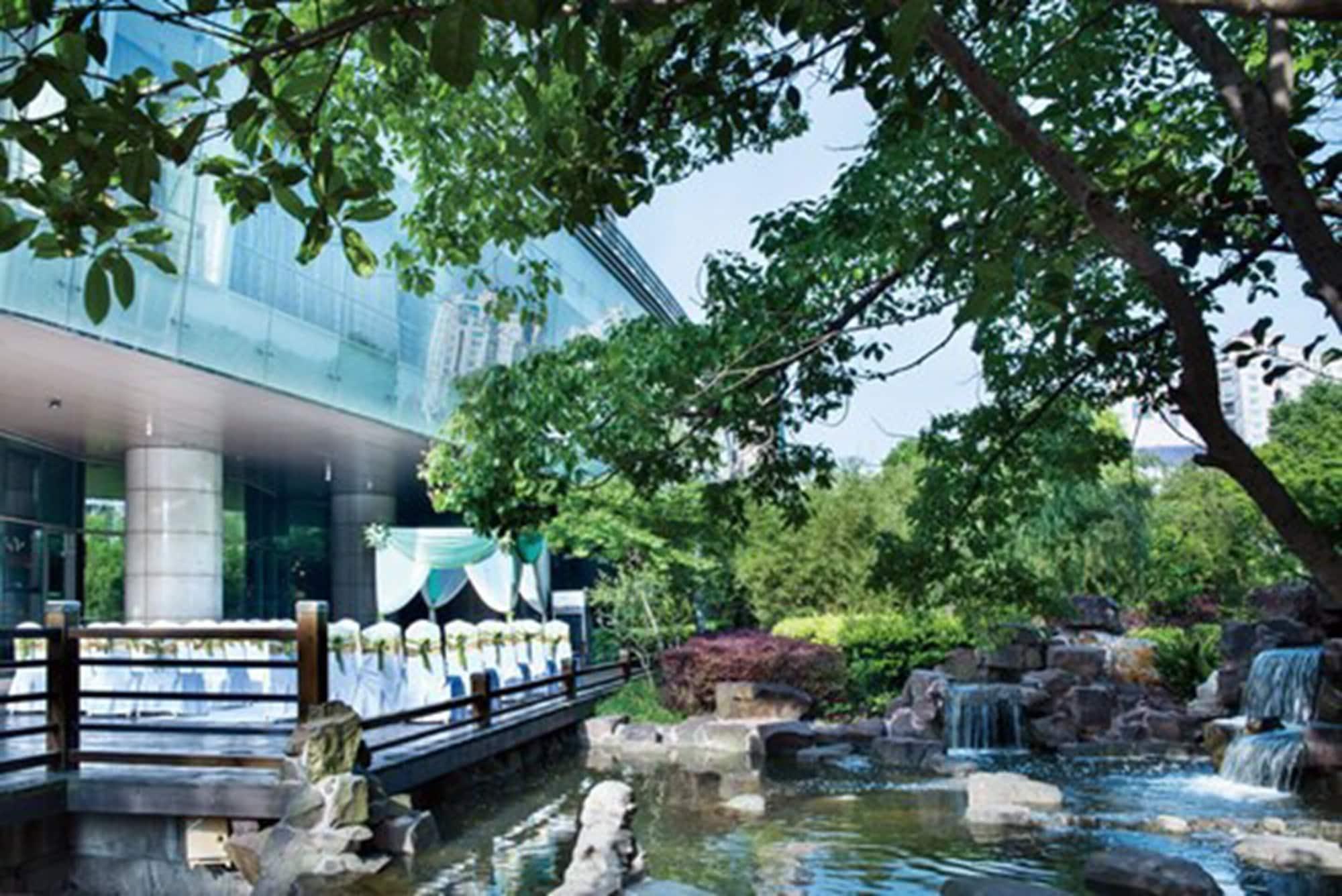 Grand Millennium Shanghai Hongqiao Exterior foto